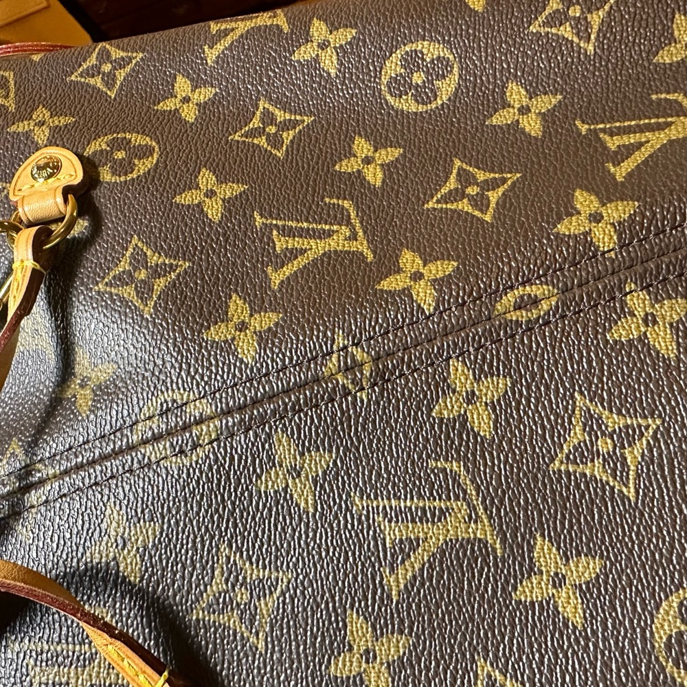 The Neverfull MM Tote - Picture 3 of 10